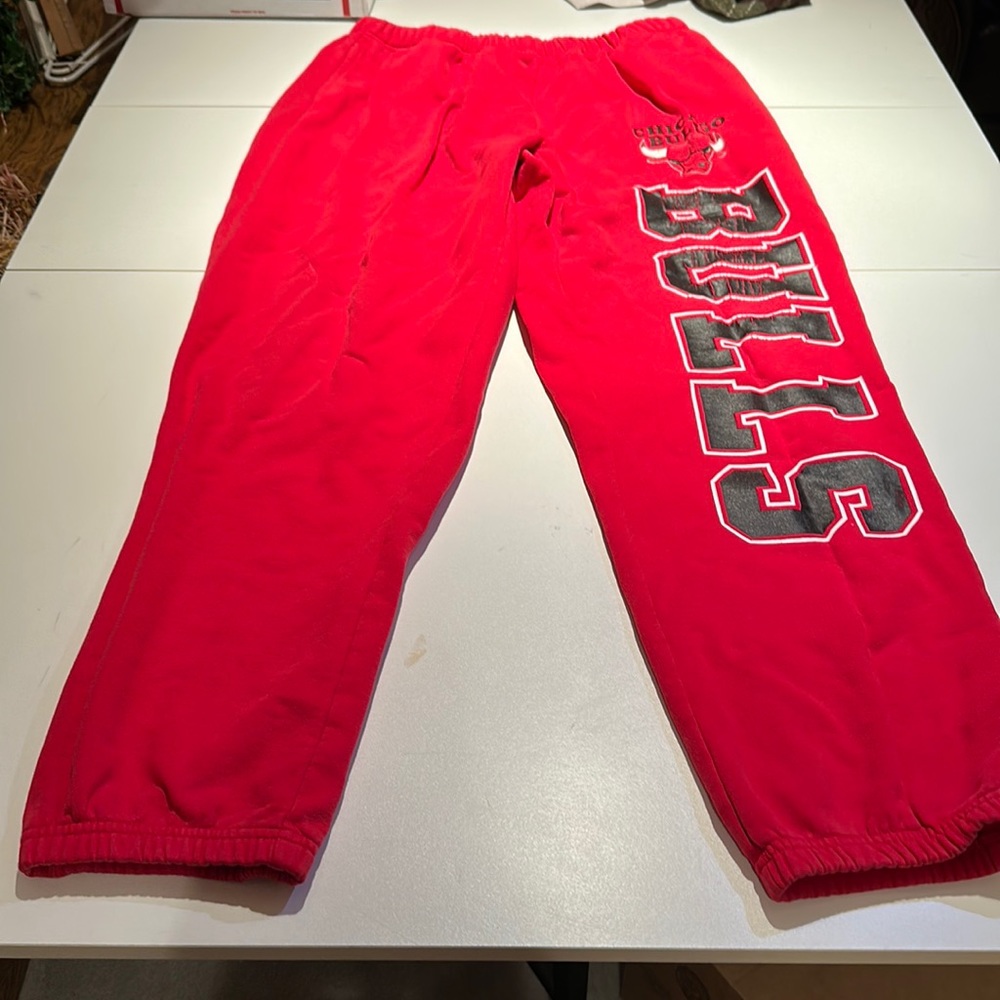 Men’s Mitchell & Ness Chicago Bulls Red Sweatpants sz L